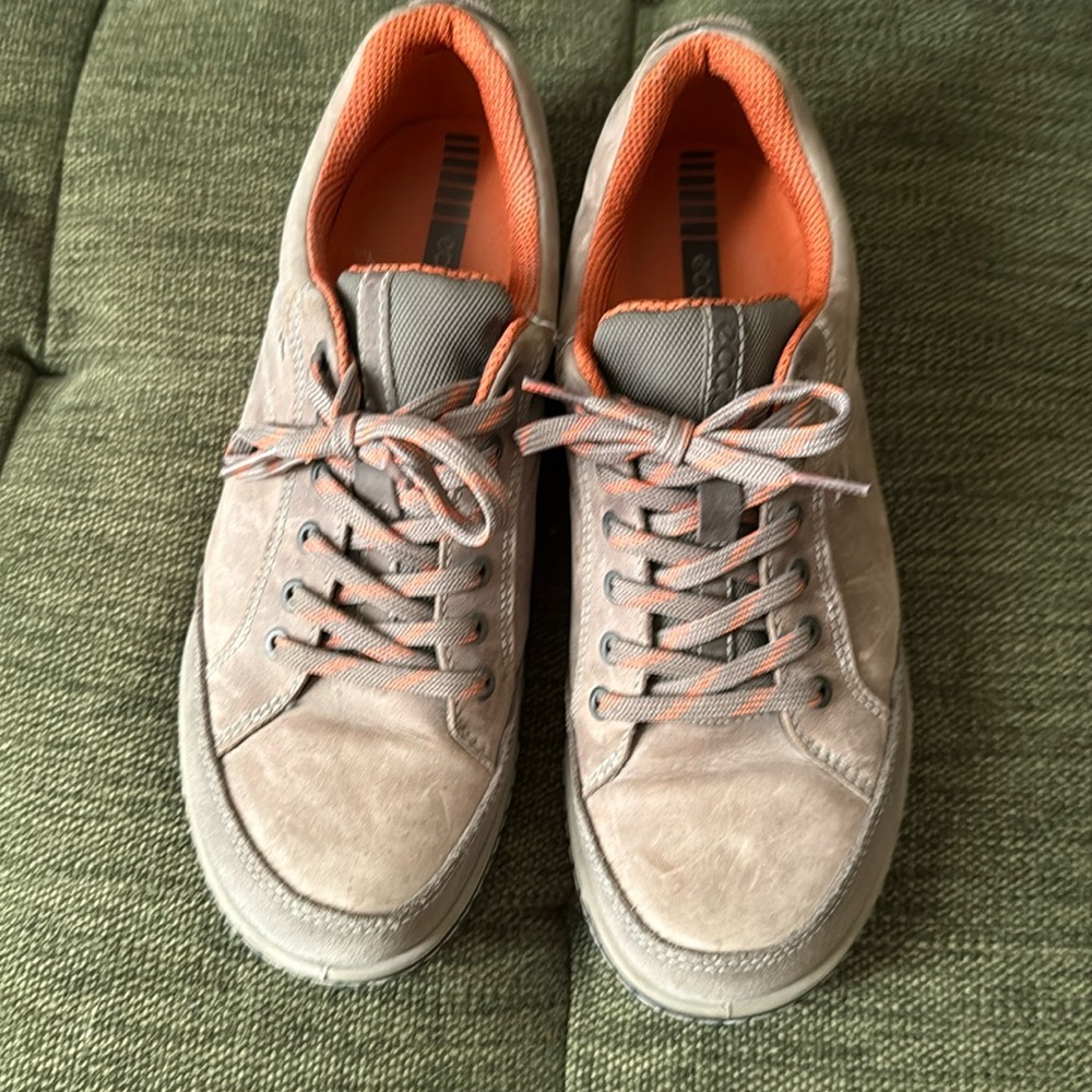 ECCO walking shoes with Receptor Technology